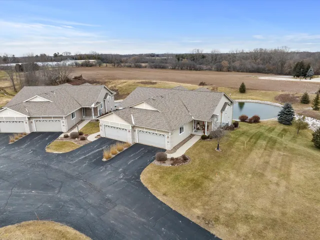 $484,900 | 1920 Ravenswood Lane, Manitowoc, WI 54220