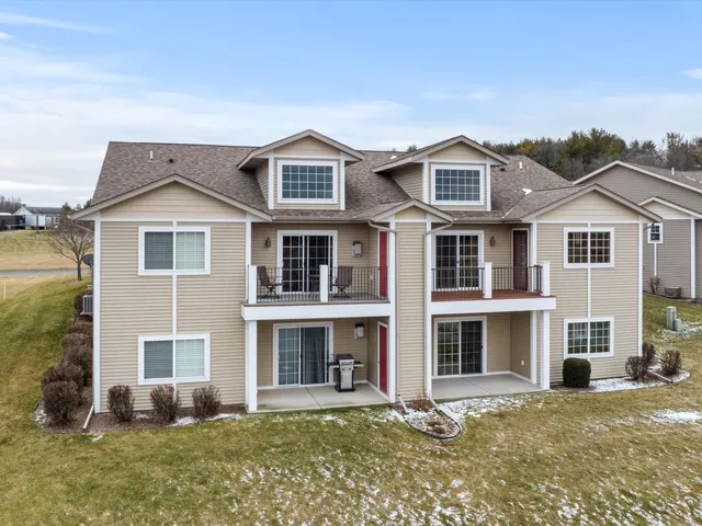 $484,900 | 1920 Ravenswood Lane, Manitowoc, WI 54220