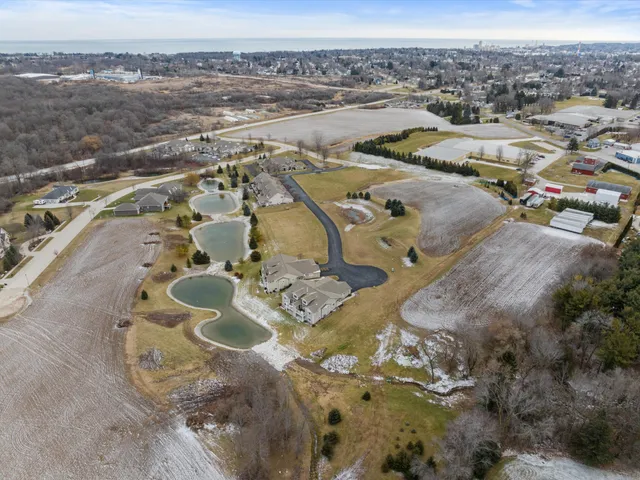 $484,900 | 1920 Ravenswood Lane, Manitowoc, WI 54220