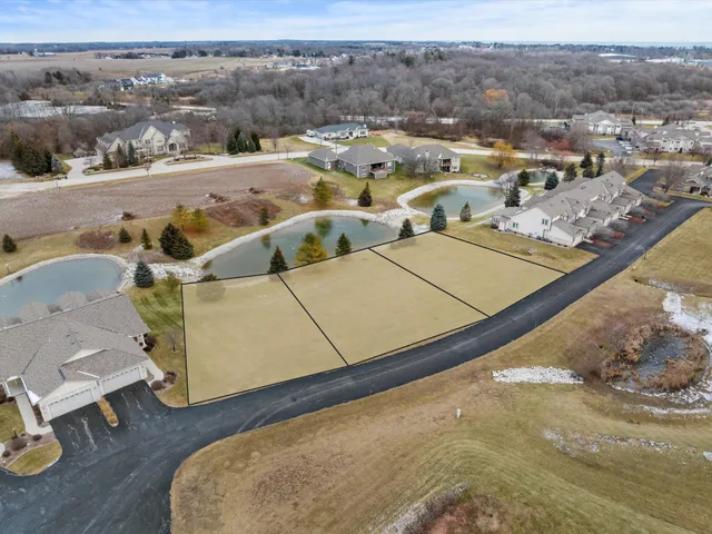 $484,900 | 1920 Ravenswood Lane, Manitowoc, WI 54220