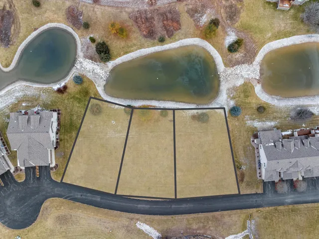 $484,900 | 1920 Ravenswood Lane, Manitowoc, WI 54220