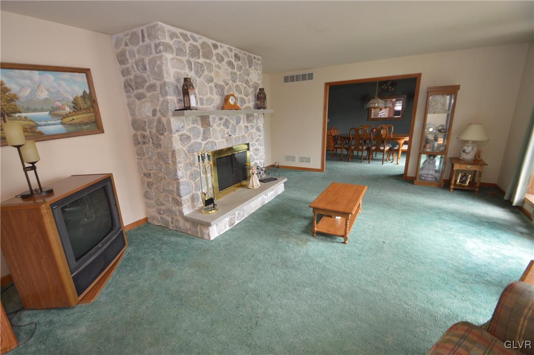 4678 Fairway Road Bethlehem, PA 18020 - Photo 3 of 19 Gallery Image 3
