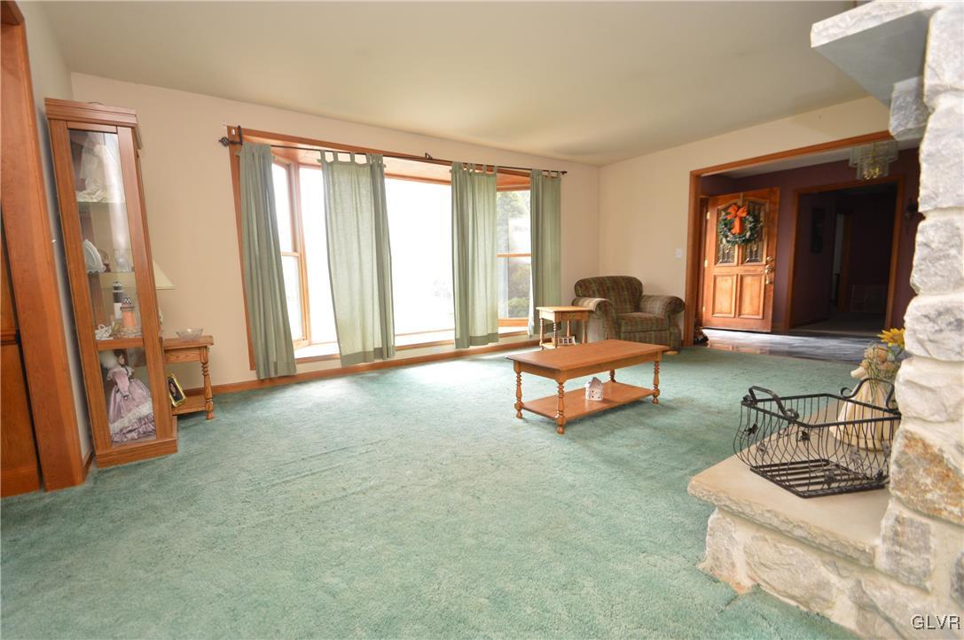 4678 Fairway Road Bethlehem, PA 18020 - Photo 4 of 19 Gallery Image 4