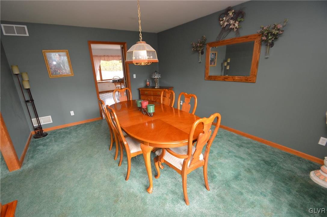 4678 Fairway Road Bethlehem, PA 18020 - Photo 6 of 19 Gallery Image 6