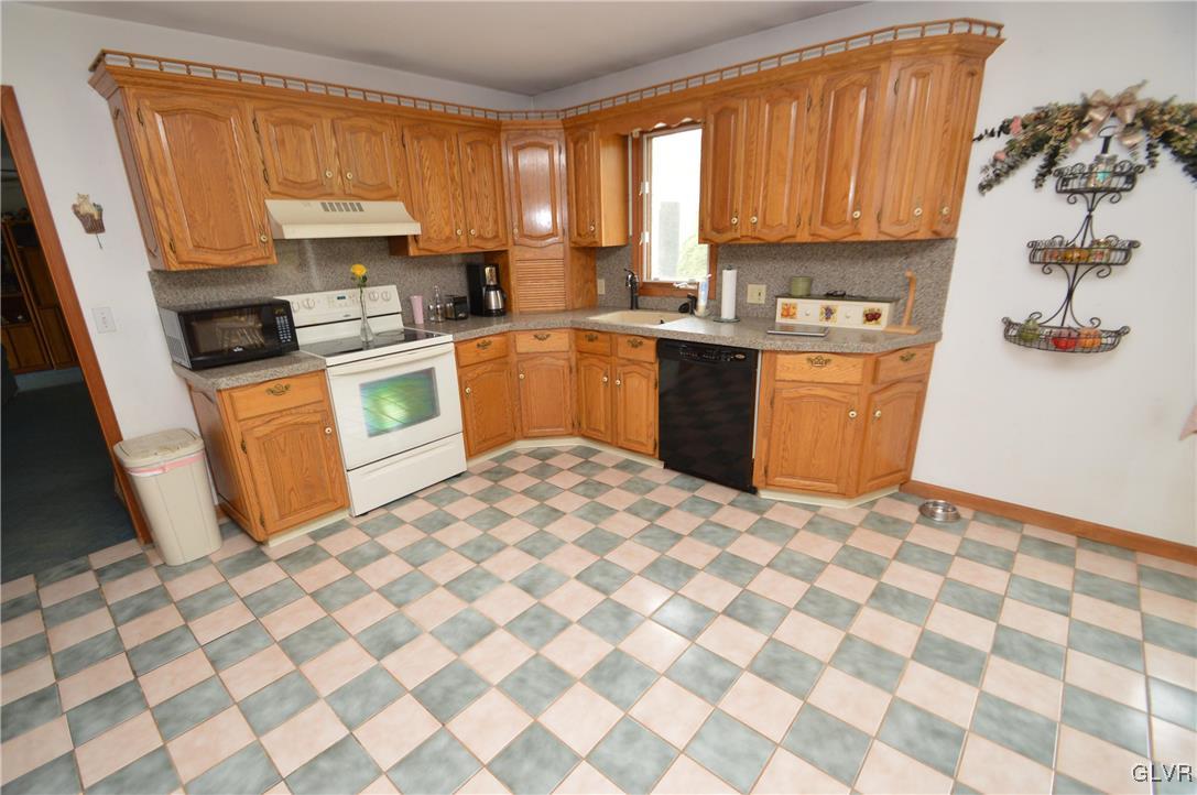 4678 Fairway Road Bethlehem, PA 18020 - Photo 7 of 19 Gallery Image 7
