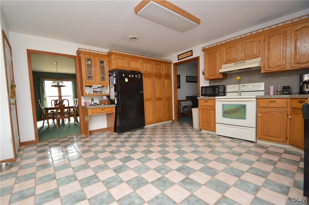 4678 Fairway Road Bethlehem, PA 18020 - Photo 8 of 19 Gallery Image 8