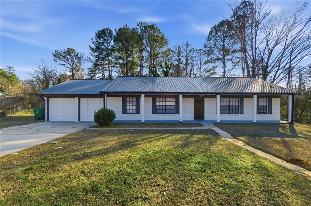 1999 Sewing Circle Lithonia, GA 30058 - Photo 1 of 31