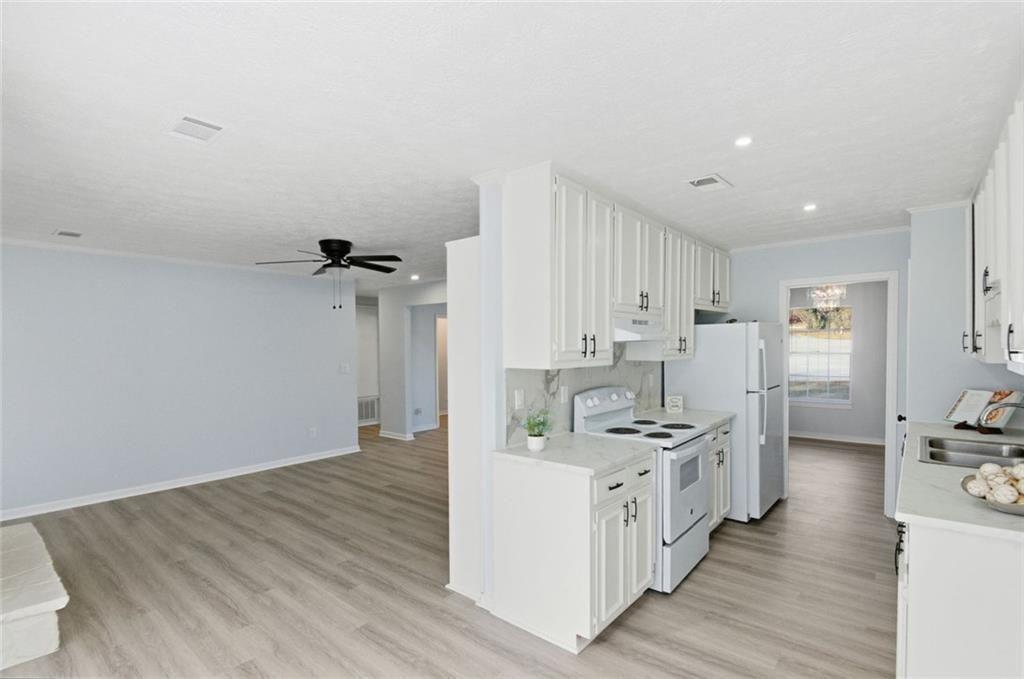 1999 Sewing Circle Lithonia, GA 30058 - Photo 13 of 31