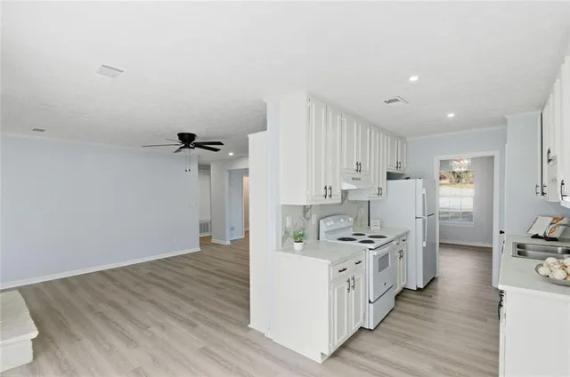 $279,900 | 1999 Sewing Circle, Lithonia, GA 30058