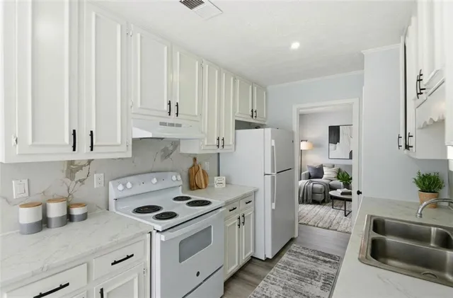 $279,900 | 1999 Sewing Circle, Lithonia, GA 30058