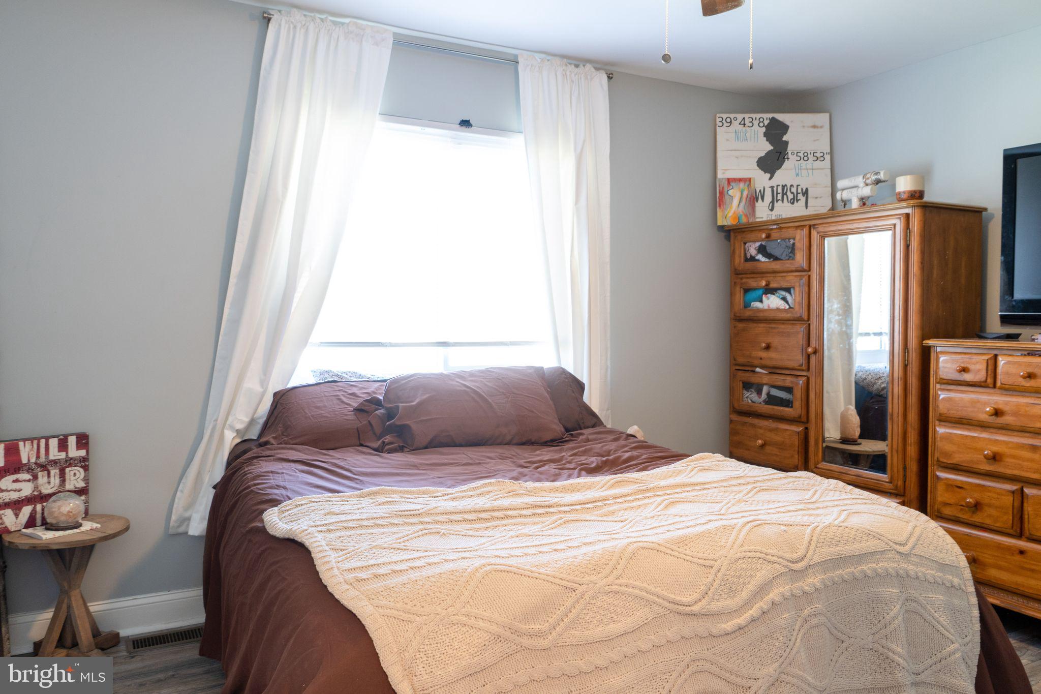 27 Jackson Lane Sicklerville, NJ 08081 - Photo 13 of 22 Upper level main bedroom