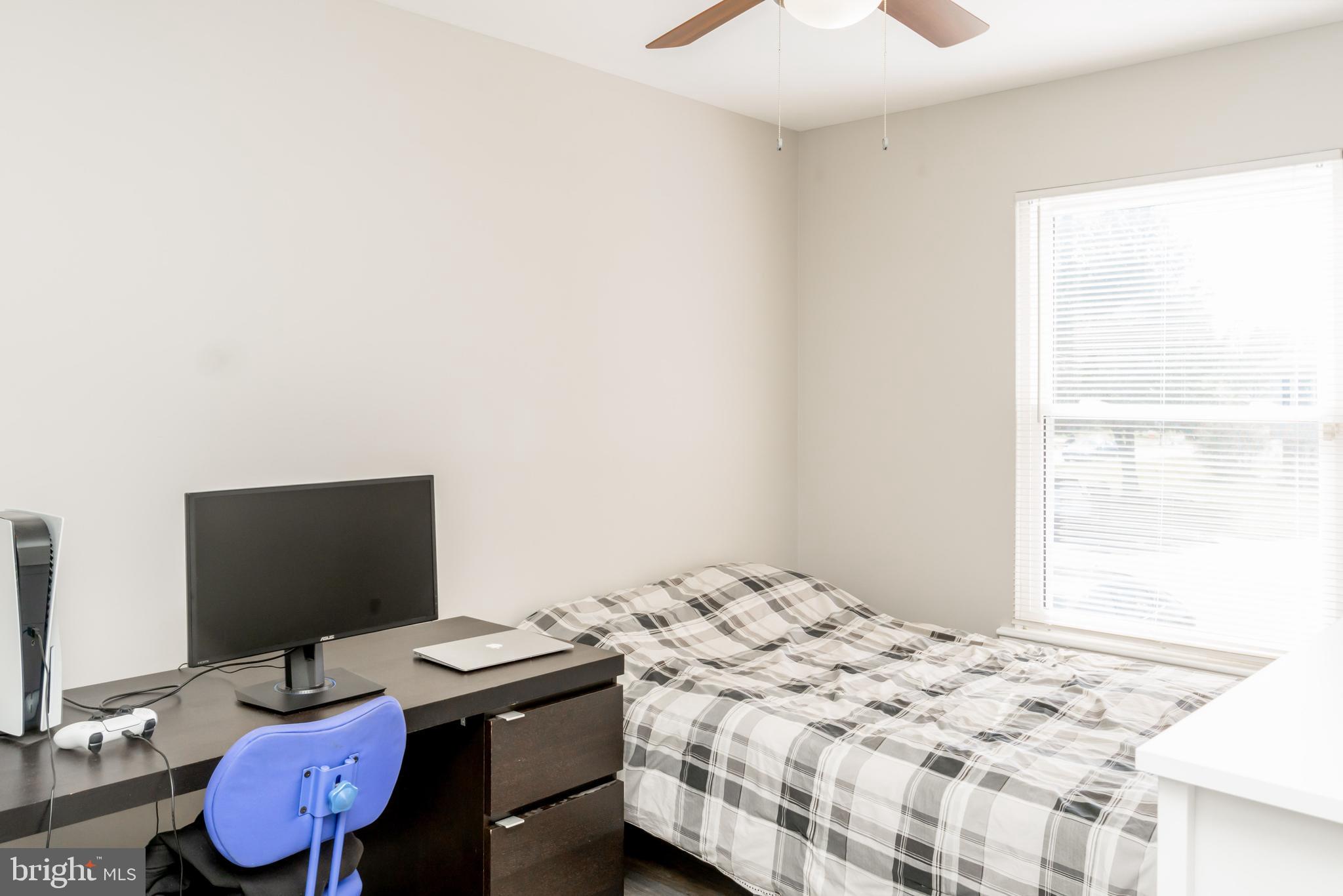 27 Jackson Lane Sicklerville, NJ 08081 - Photo 17 of 22 Upper level second bedroom