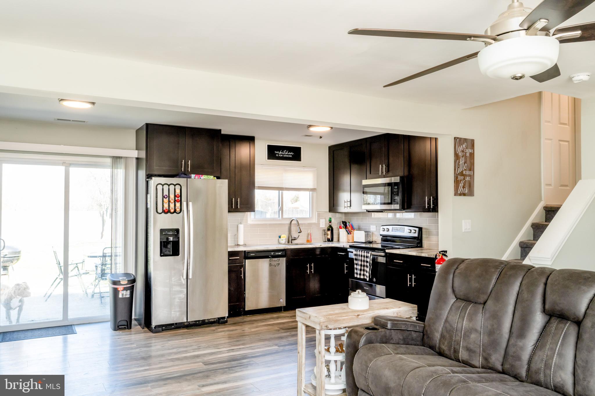 27 Jackson Lane Sicklerville, NJ 08081 - Photo 21 of 22 Main level kitchen