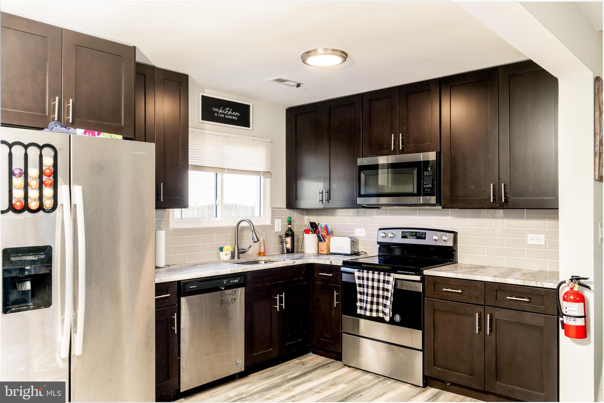 27 Jackson Lane Sicklerville, NJ 08081 - Photo 3 of 22 Main level