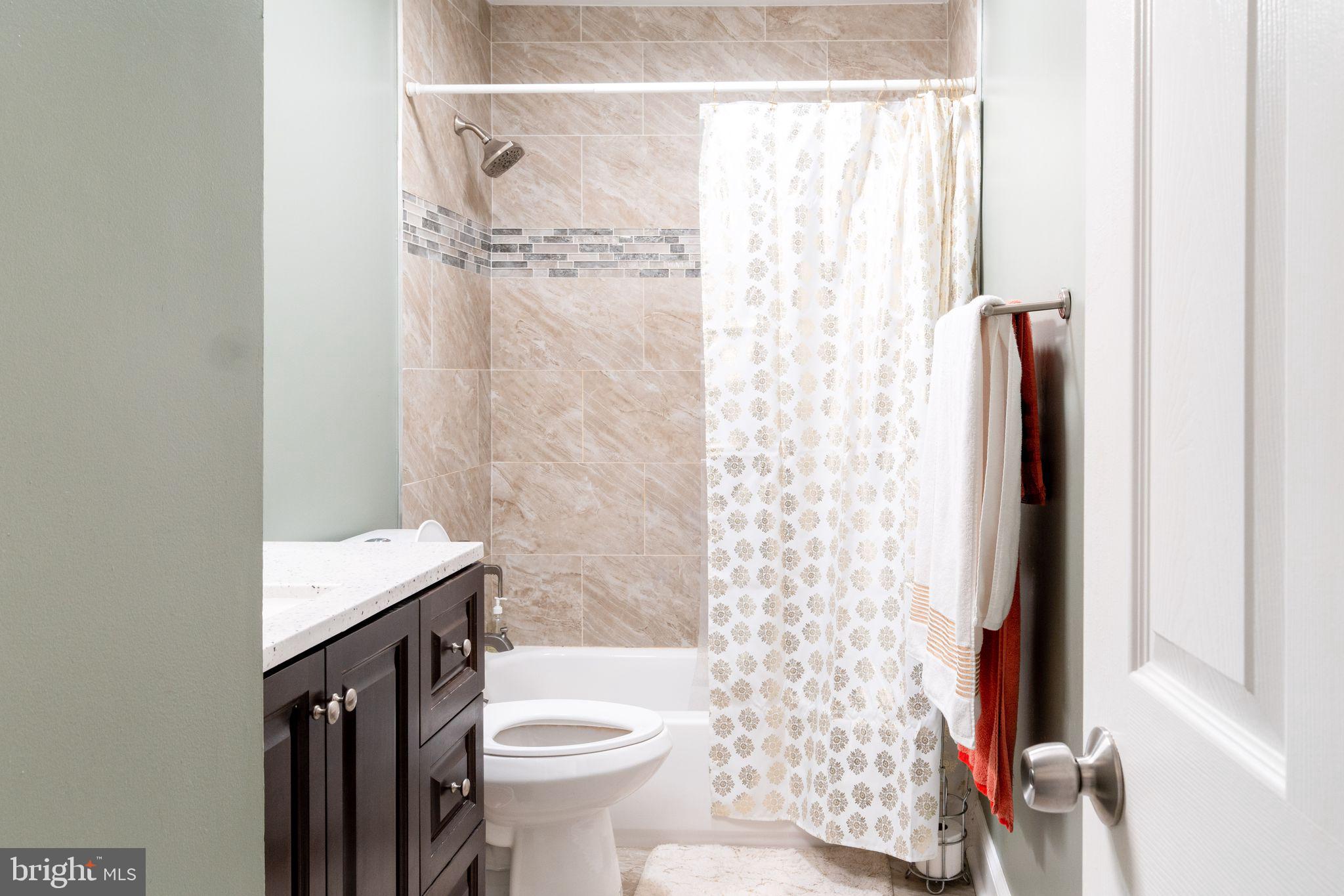 27 Jackson Lane Sicklerville, NJ 08081 - Photo 5 of 22 Upper level full bathroom