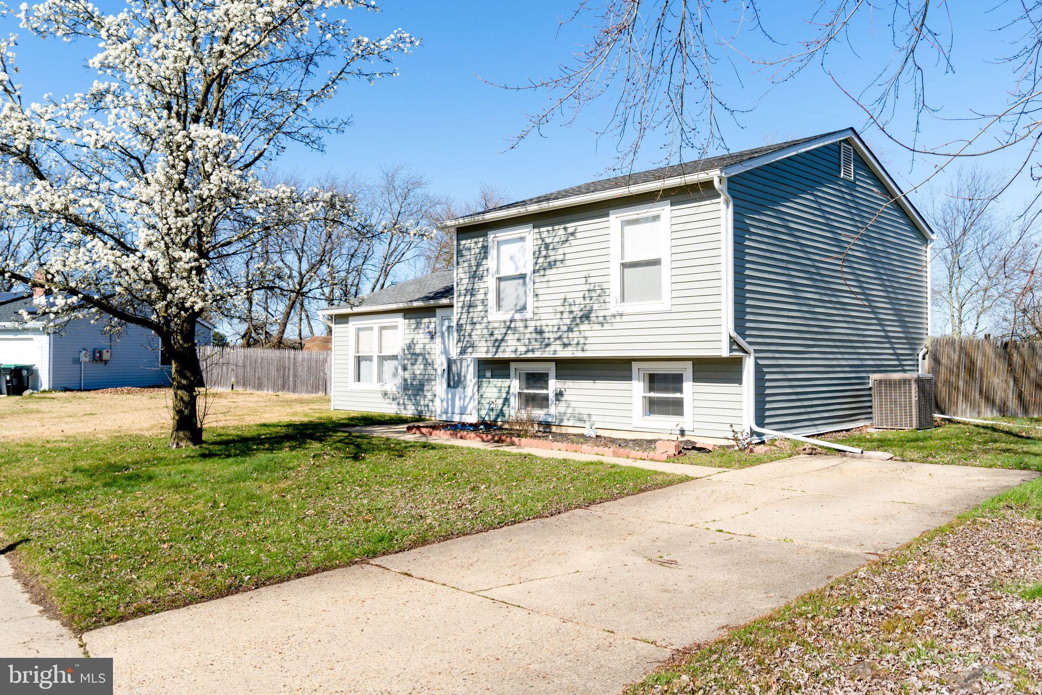 27 Jackson Lane Sicklerville, NJ 08081 - Photo 10 of 22 Driveway