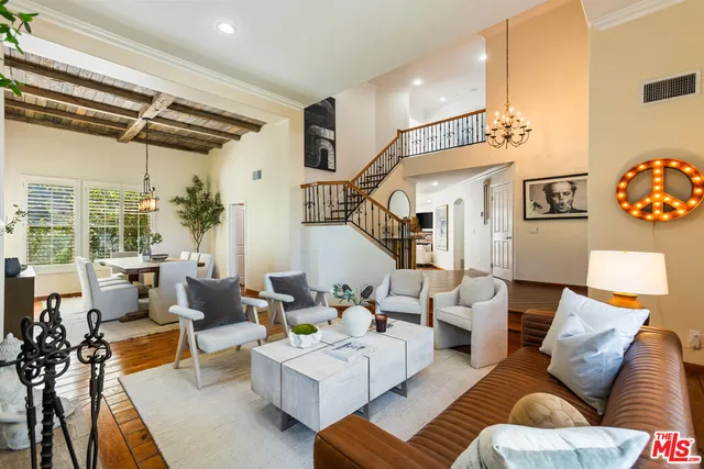 $1,695,000 | 5985 Vista De La Luz, Woodland Hills, CA 91367