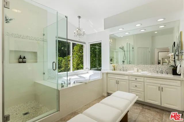 $1,695,000 | 5985 Vista De La Luz, Woodland Hills, CA 91367