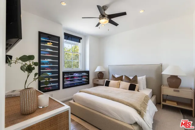 $1,695,000 | 5985 Vista De La Luz, Woodland Hills, CA 91367