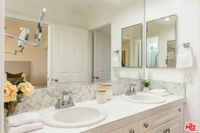 $1,695,000 | 5985 Vista De La Luz, Woodland Hills, CA 91367