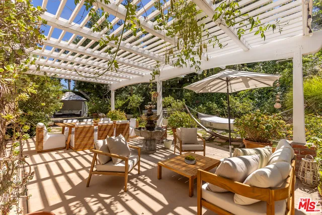 $1,695,000 | 5985 Vista De La Luz, Woodland Hills, CA 91367