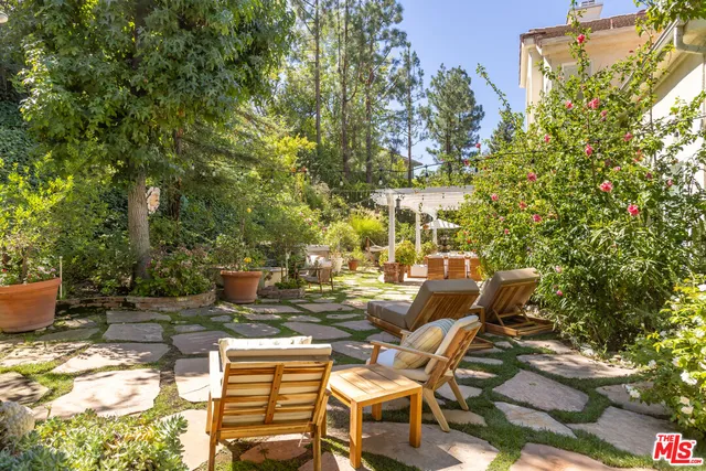 $1,695,000 | 5985 Vista De La Luz, Woodland Hills, CA 91367