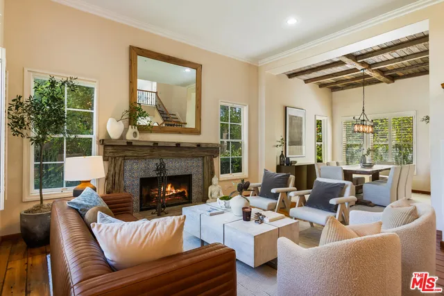 $1,695,000 | 5985 Vista De La Luz, Woodland Hills, CA 91367