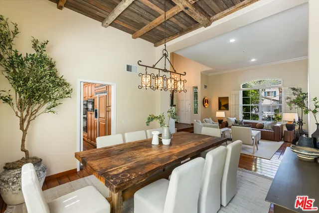 $1,695,000 | 5985 Vista De La Luz, Woodland Hills, CA 91367