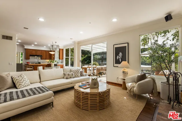 $1,695,000 | 5985 Vista De La Luz, Woodland Hills, CA 91367