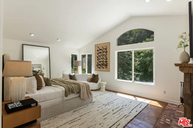 $1,695,000 | 5985 Vista De La Luz, Woodland Hills, CA 91367