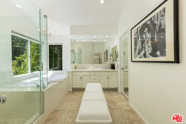 $1,695,000 | 5985 Vista De La Luz, Woodland Hills, CA 91367