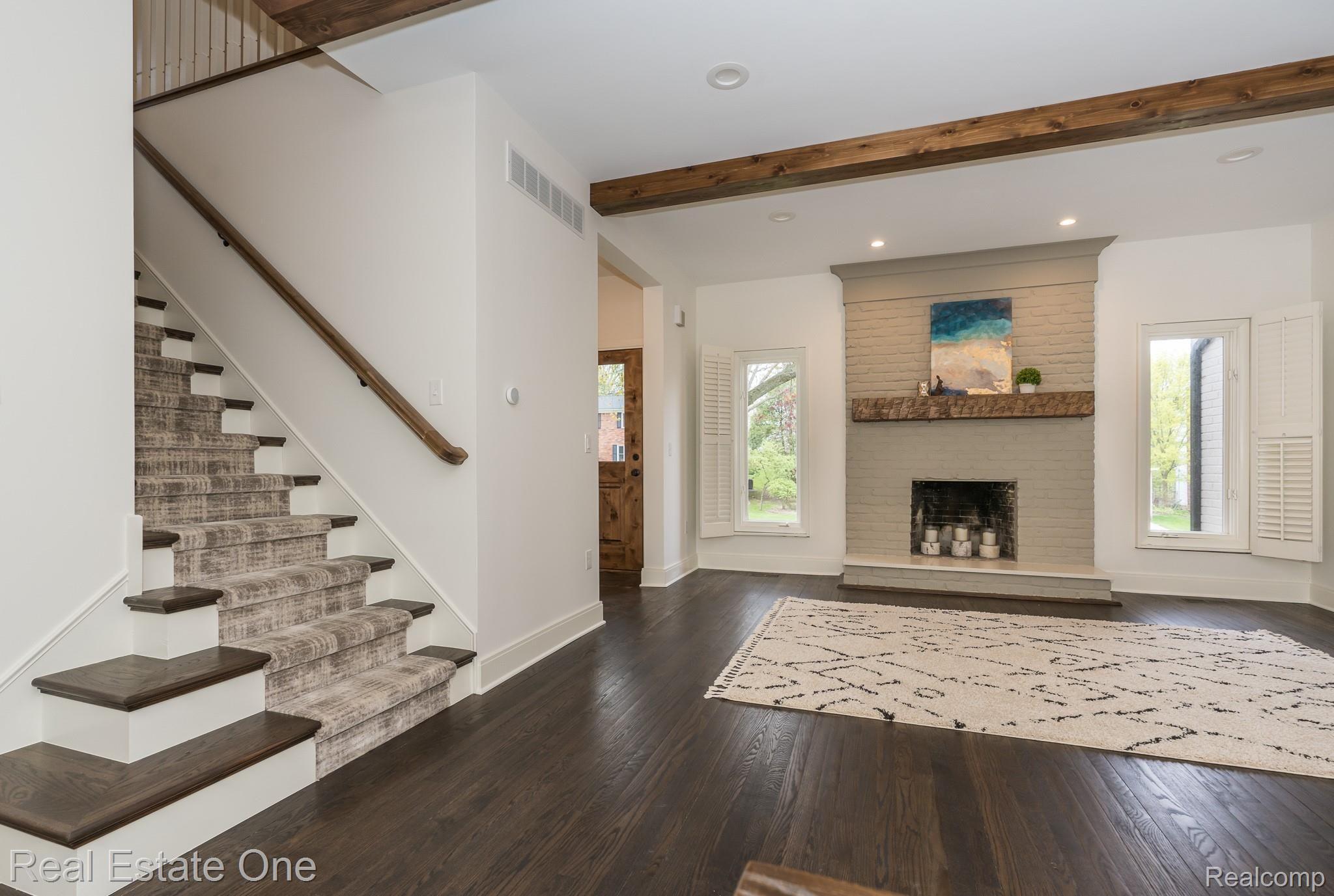 301 Charles Road Rochester, MI 48307 - Photo 12 of 37 Family Room View