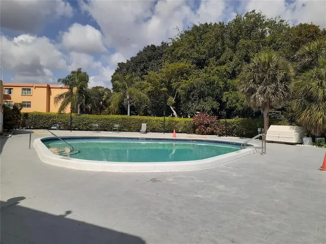 $2,000 | 4394 Northwest 9th Avenue, Unit 212A, Deerfield Beach, FL 33064