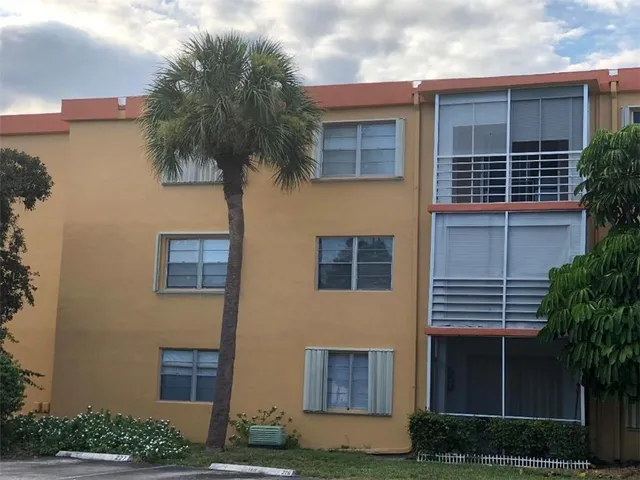 $2,000 | 4394 Northwest 9th Avenue, Unit 212A, Deerfield Beach, FL 33064