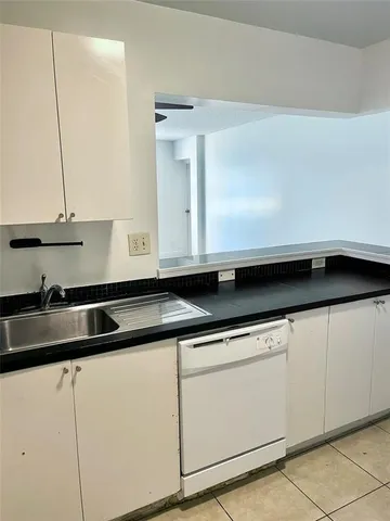 $2,000 | 4394 Northwest 9th Avenue, Unit 212A, Deerfield Beach, FL 33064