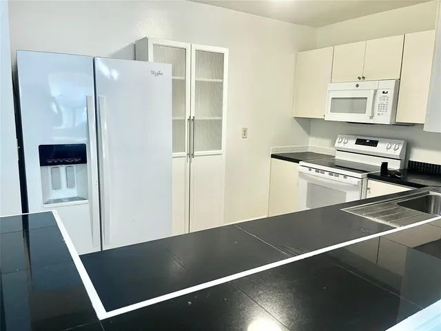 $2,000 | 4394 Northwest 9th Avenue, Unit 212A, Deerfield Beach, FL 33064