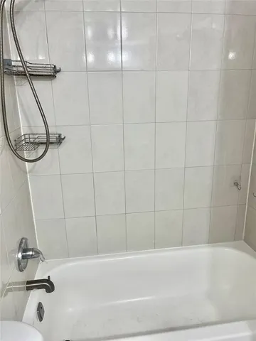 $2,000 | 4394 Northwest 9th Avenue, Unit 212A, Deerfield Beach, FL 33064