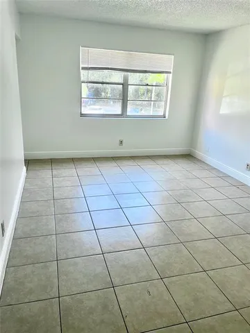 $2,000 | 4394 Northwest 9th Avenue, Unit 212A, Deerfield Beach, FL 33064