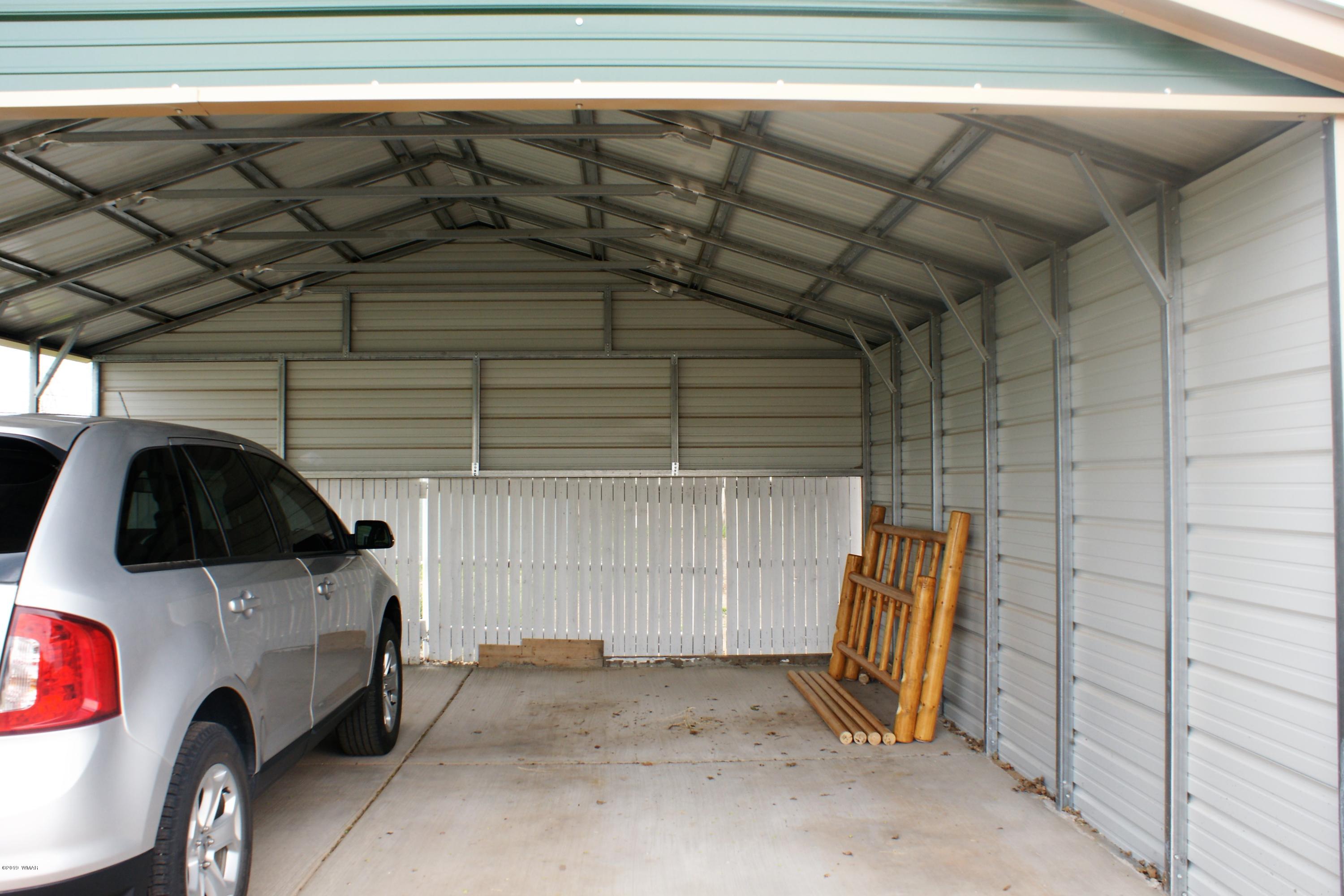 321 South 5th W Street Snowflake, AZ 85937 - Photo 12 of 32 a view of a garage