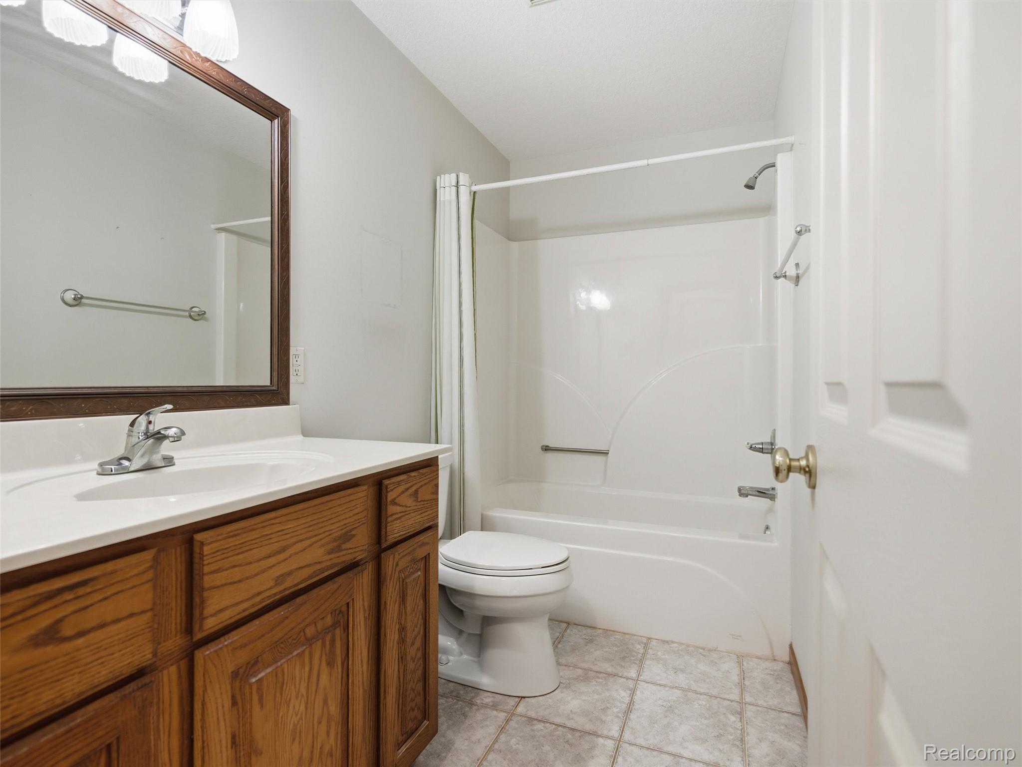 10288 Carmer Road Fenton, MI 48430 - Photo 25 of 52 38-DSC09751.jpg