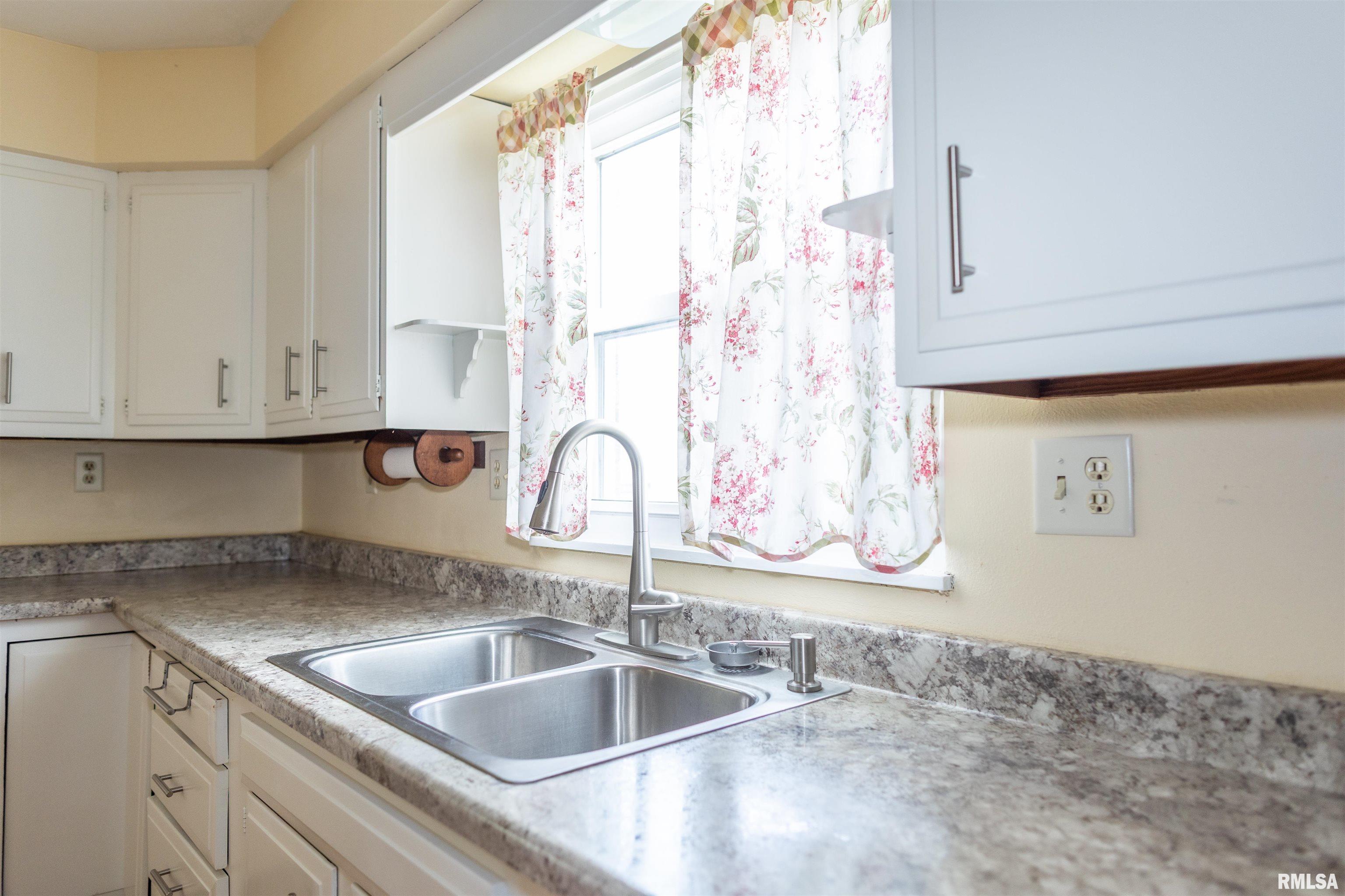 966 North 7th Avenue Canton, IL 61520 - Photo 14 of 57