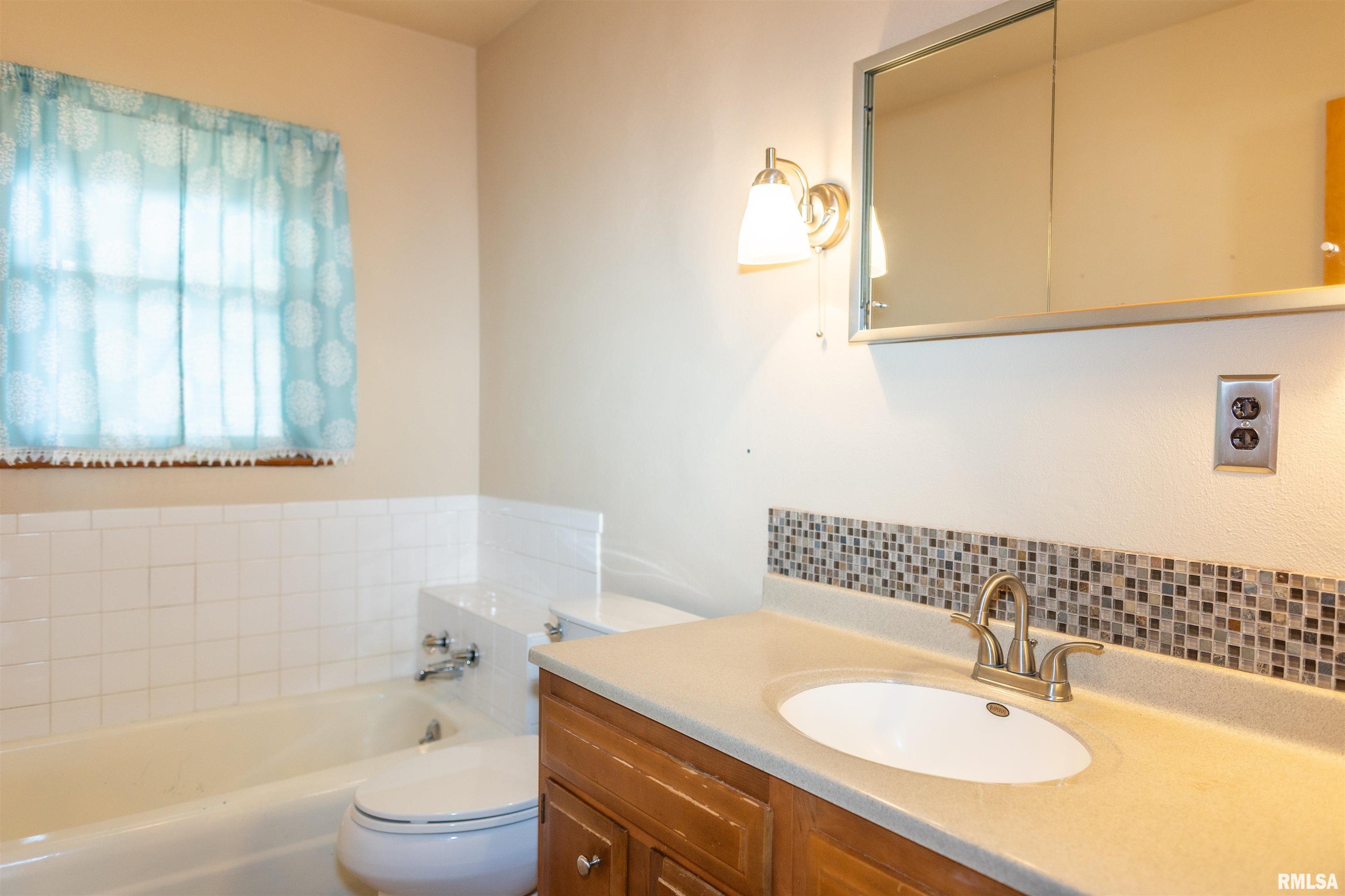 966 North 7th Avenue Canton, IL 61520 - Photo 9 of 57