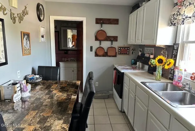 $400,000 | 209 Columbia Turnpike, Unit 4, East Greenbush, NY 12144