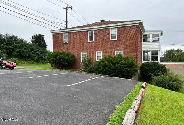 $400,000 | 209 Columbia Turnpike, Unit 4, East Greenbush, NY 12144