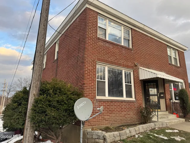 $400,000 | 209 Columbia Turnpike, Unit 4, East Greenbush, NY 12144