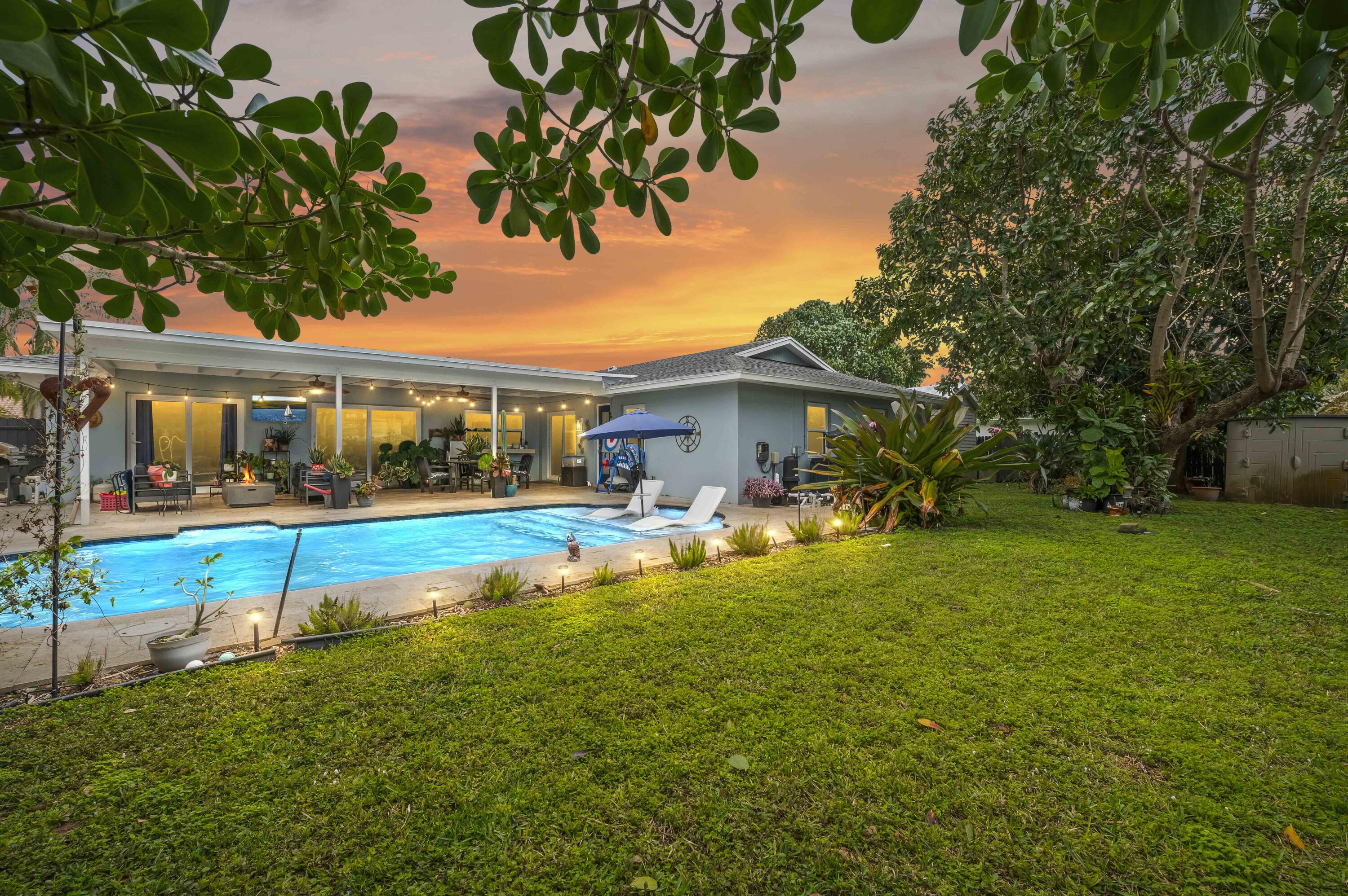 6427 Travis Road Lake Clarke Shores, FL 33406 - Photo 29 of 32 71 twilight 04