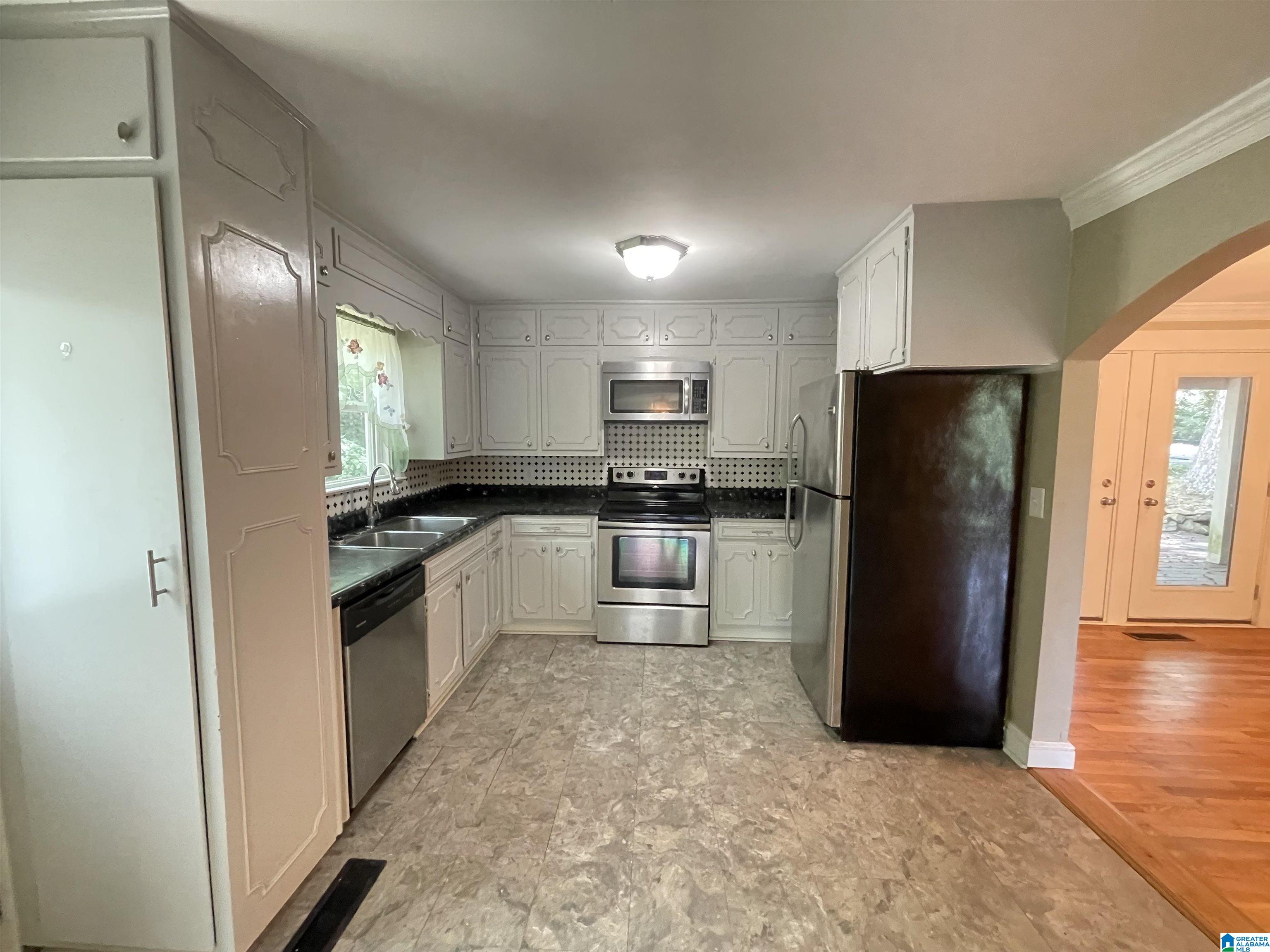 1908 Lynn Drive Anniston, AL 36207 - Photo 5 of 32