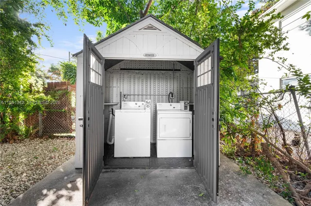 $1,950 | 520 Southwest 6th Street, Unit 3, Miami, FL 33130