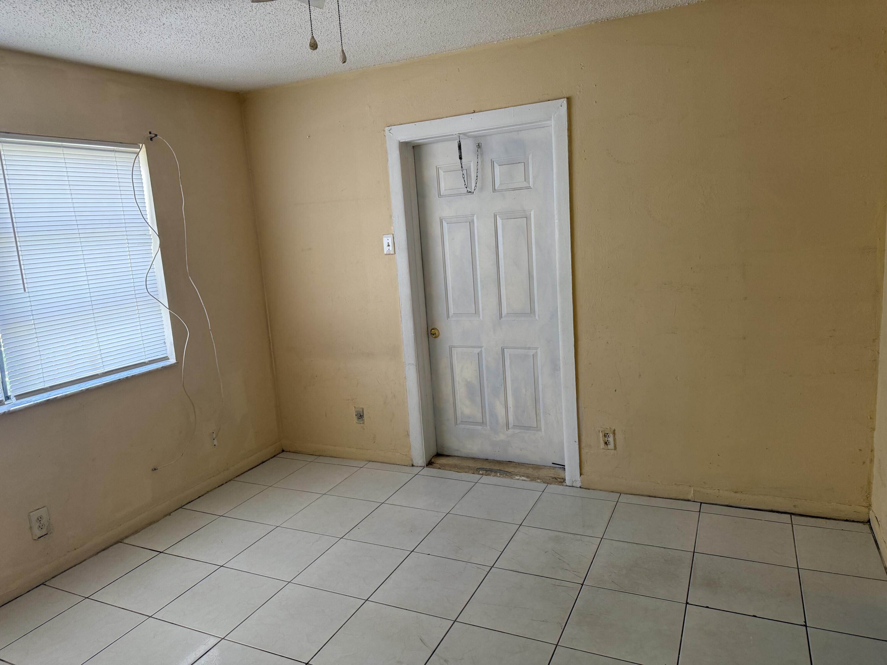 1676 West 10th Street Riviera Beach, FL 33404 - Photo 11 of 13 IMG_0901