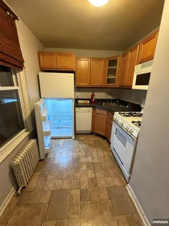 $1,950 | 26-02 High Street, Fair Lawn, NJ 07410